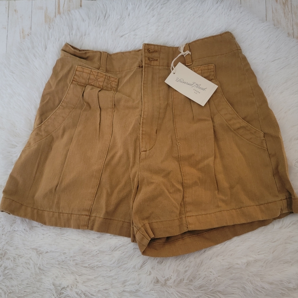 NWT High waisted Pleated shorts
